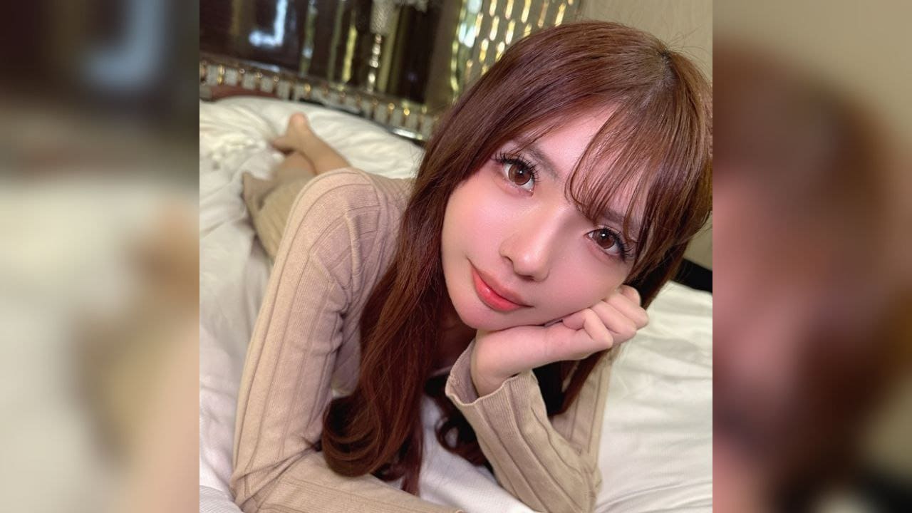 毛发浓密又苗条！她的脸蛋也美得不可方物，而且全程都散发着性感的气息
