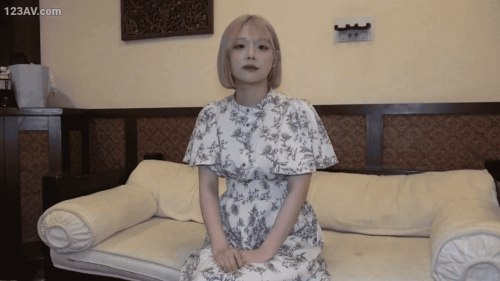 [无码]E罩杯美乳白皙美女！她看上去很文静，但一旦开始做爱，她就完全变了。她口交效果极佳，而且疯狂地