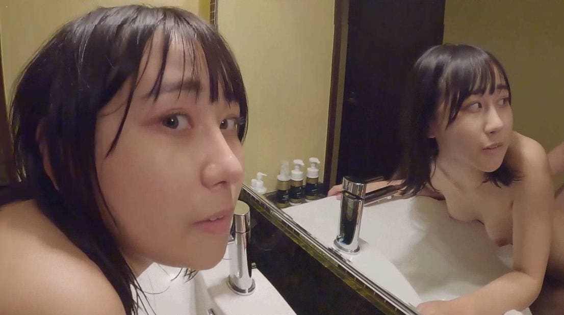 一位就读音乐学院的年轻女士！她具备理想女友的所有特质，我们已经交往三个月了。