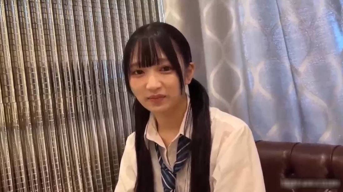超越以往的SSS级可爱程度，真实感十足的中出性爱体验！几乎没有经验的私处，被引导着逐渐适应了小鸡鸡的
