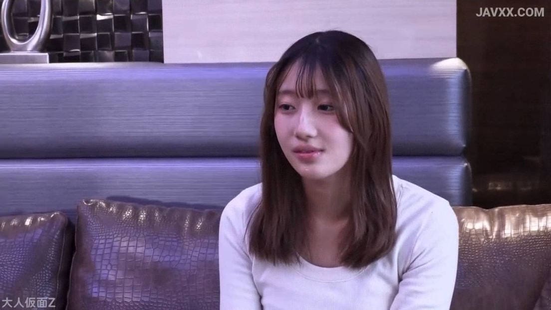 一个可爱的大二理科生。她脱口而出说她什么都愿意做。所以我毫不留情地让她舔我的肛门，让她反复高潮，并用